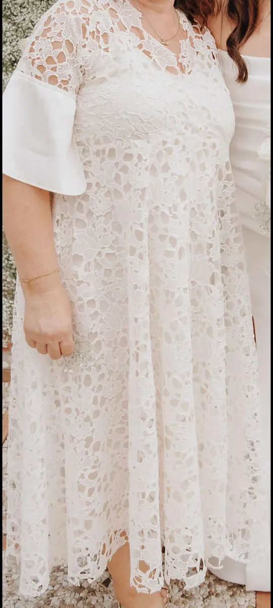 Cream lace dress - Image 3