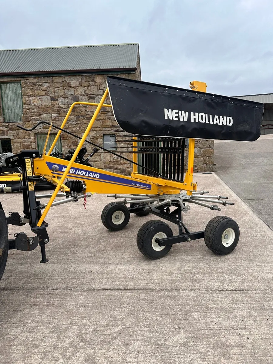 New Holland 450 Rake - Image 1