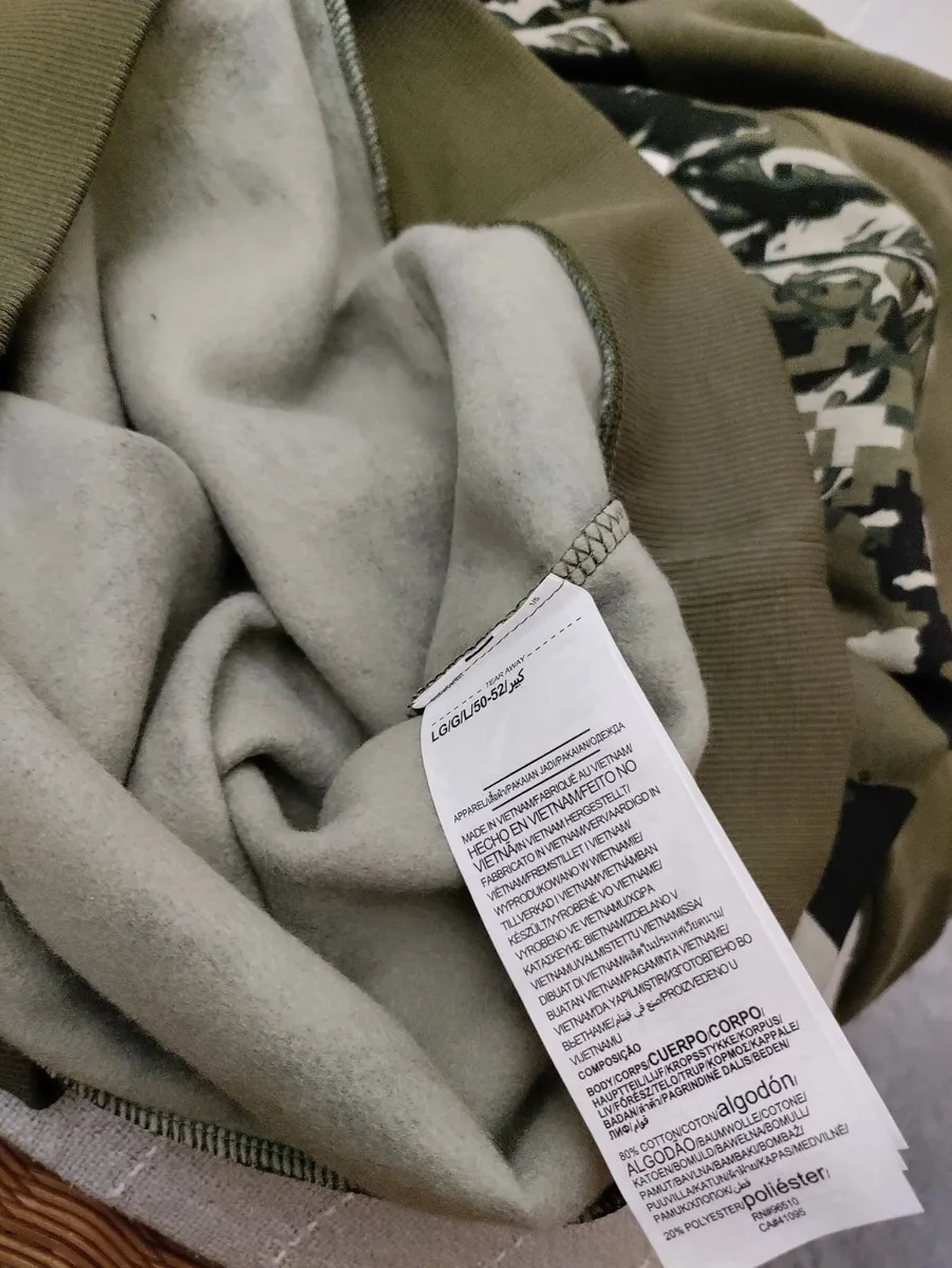 Under Armour Camo Hoodie L New - Image 4