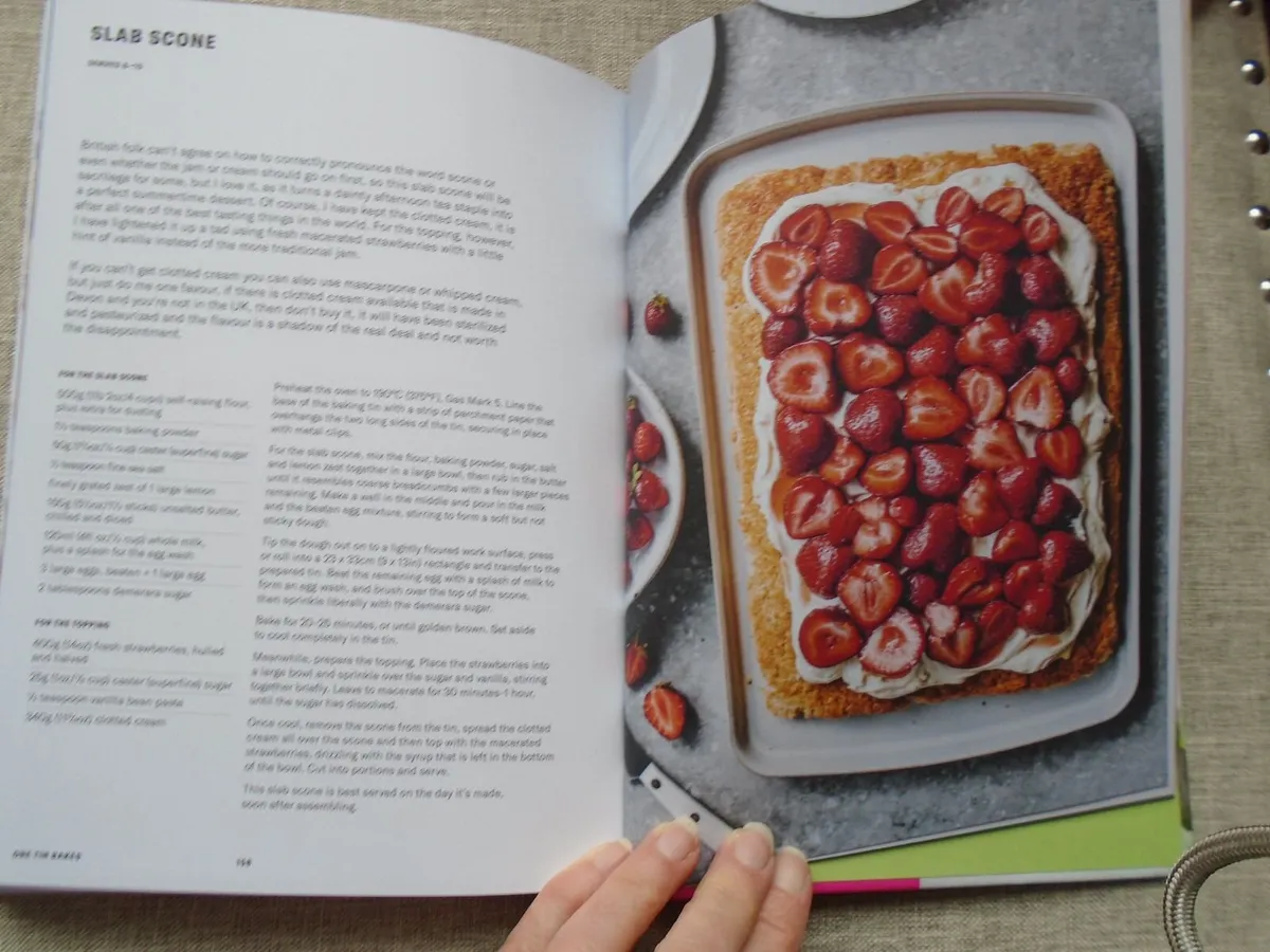 One tin bakes, Hardback book, Cookbook - Image 2