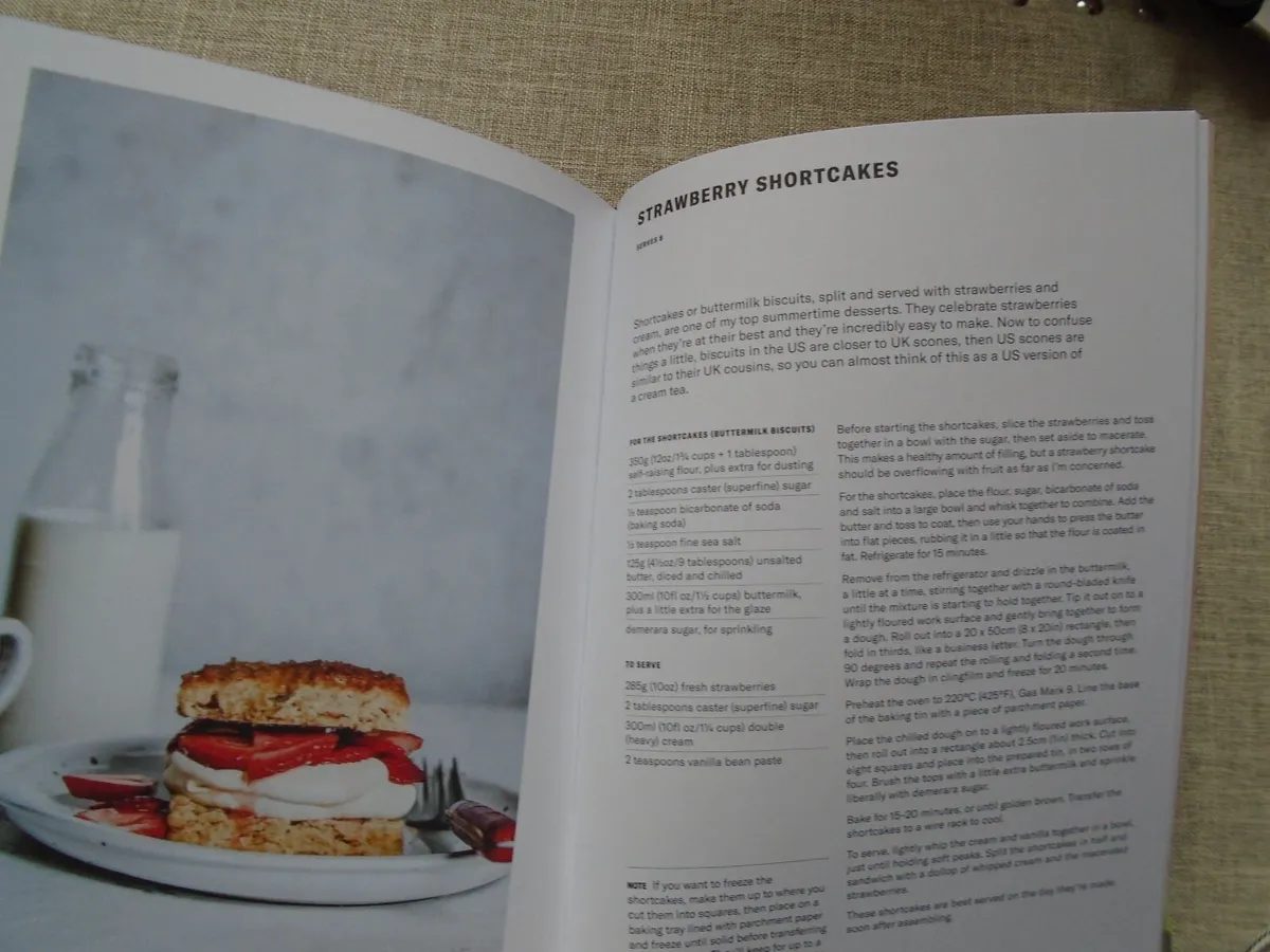 One tin bakes, Hardback book, Cookbook - Image 3