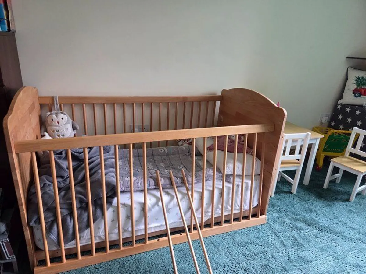 Cot bed - Image 1