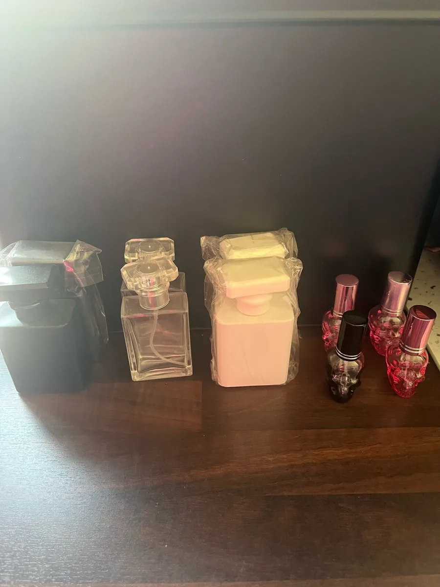 Empty perfume bottles - Image 1