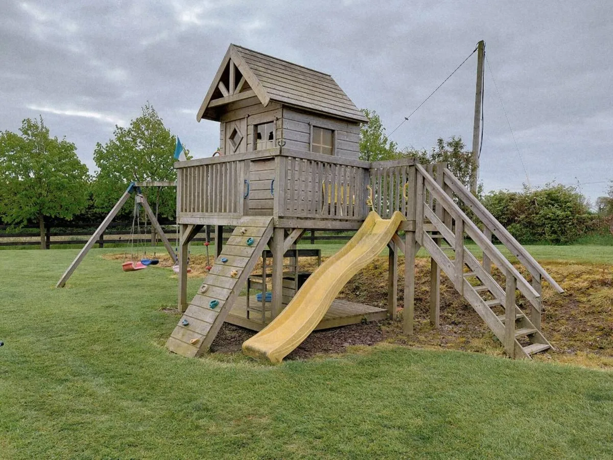 Treehouse/Slide/Swing set/Sandpit - Image 2