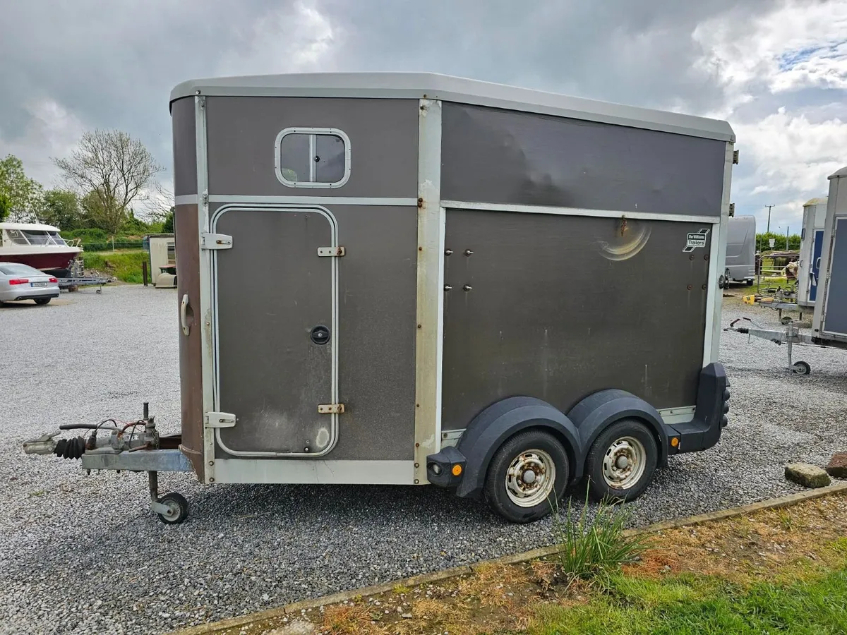 HB511 Horsebox For Sale - Image 1