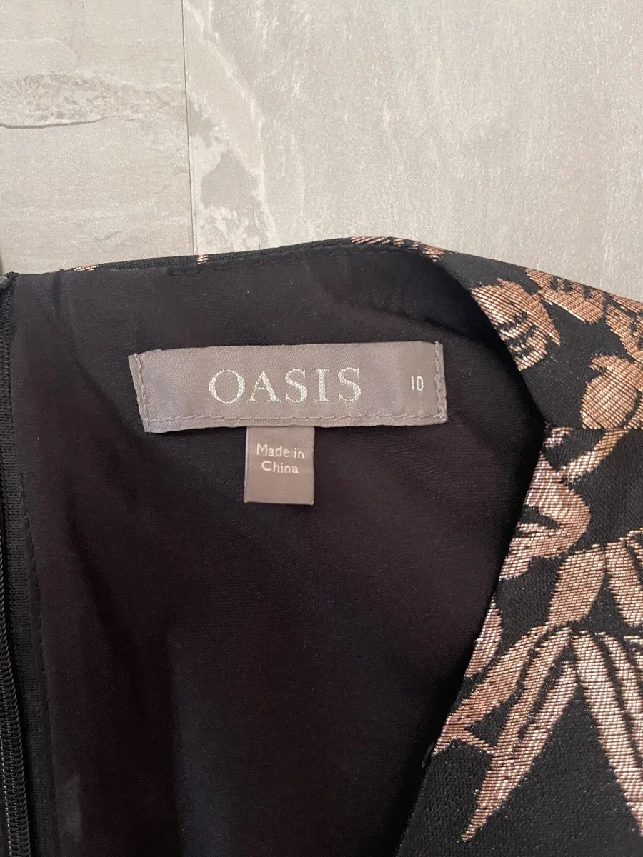 Oasis black and gold dress - Image 2