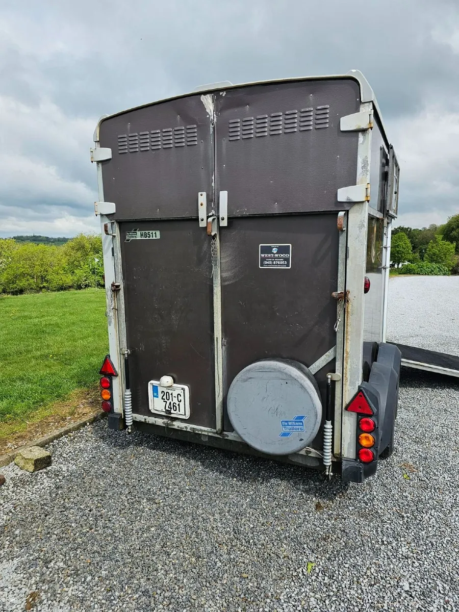 HB511 Horsebox For Sale - Image 2