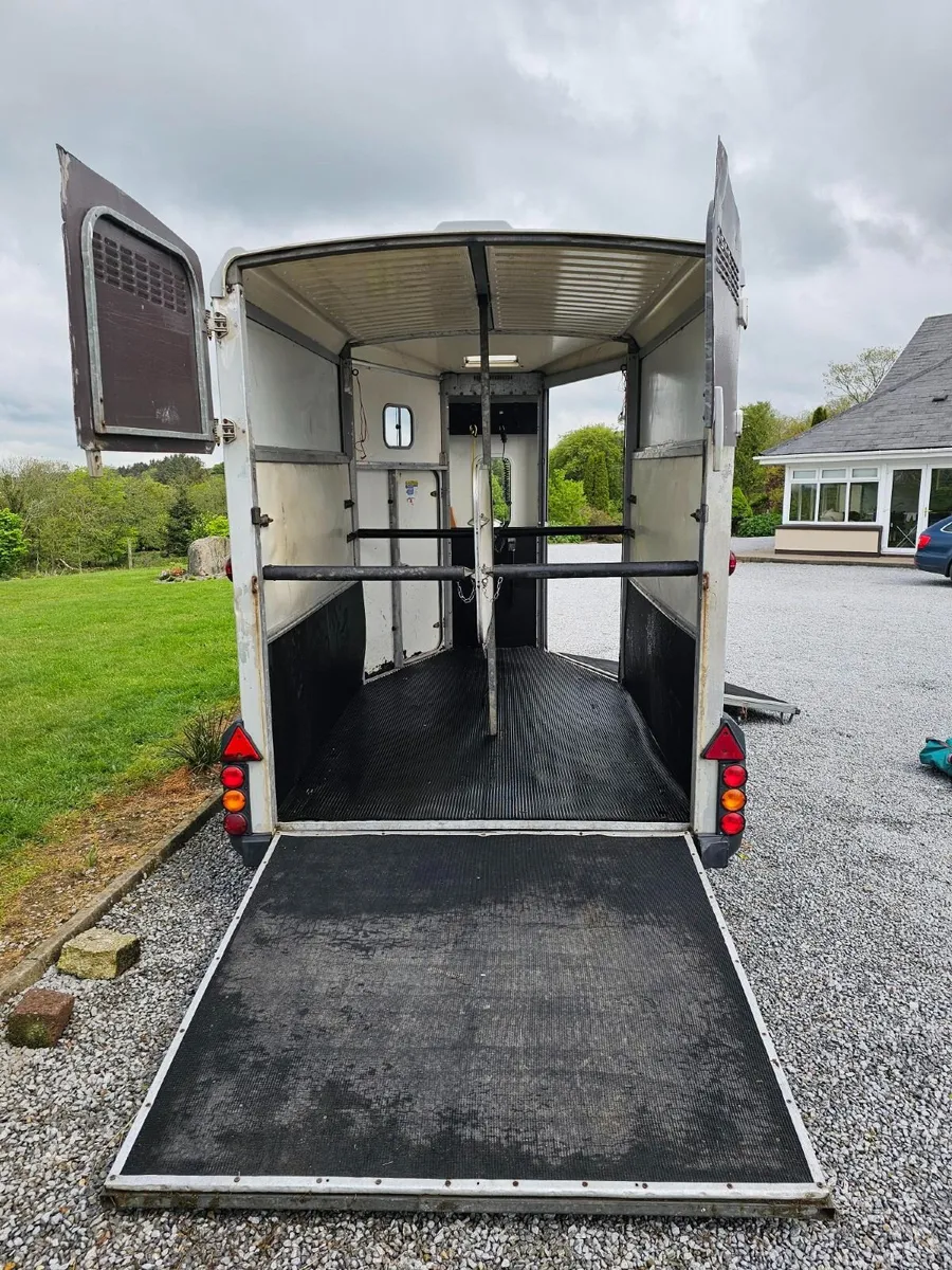 HB511 Horsebox For Sale - Image 3