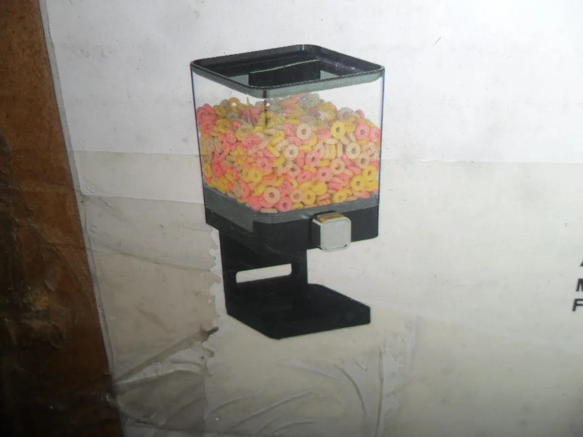 dry breakfast dispenser - Image 1