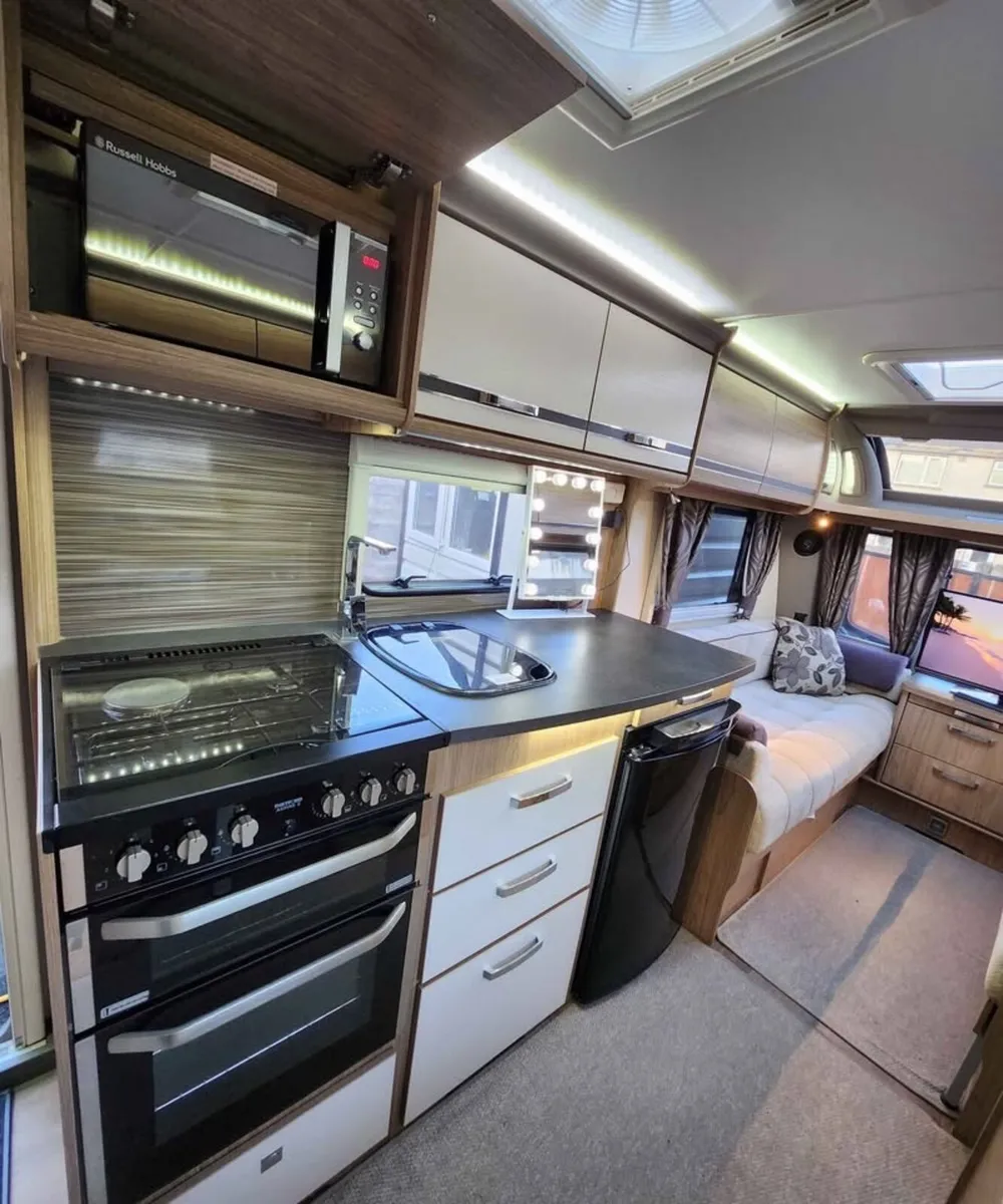 Coachman 520 Vip 2015 Caravan - Image 2