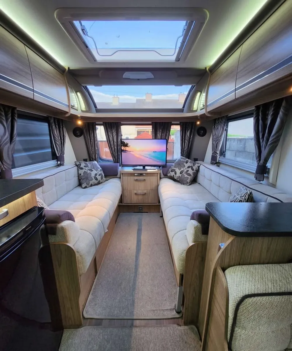 Coachman 520 Vip 2015 Caravan - Image 4