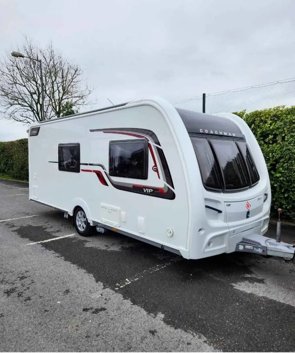 Coachman 520 Vip 2015 Caravan - Image 1