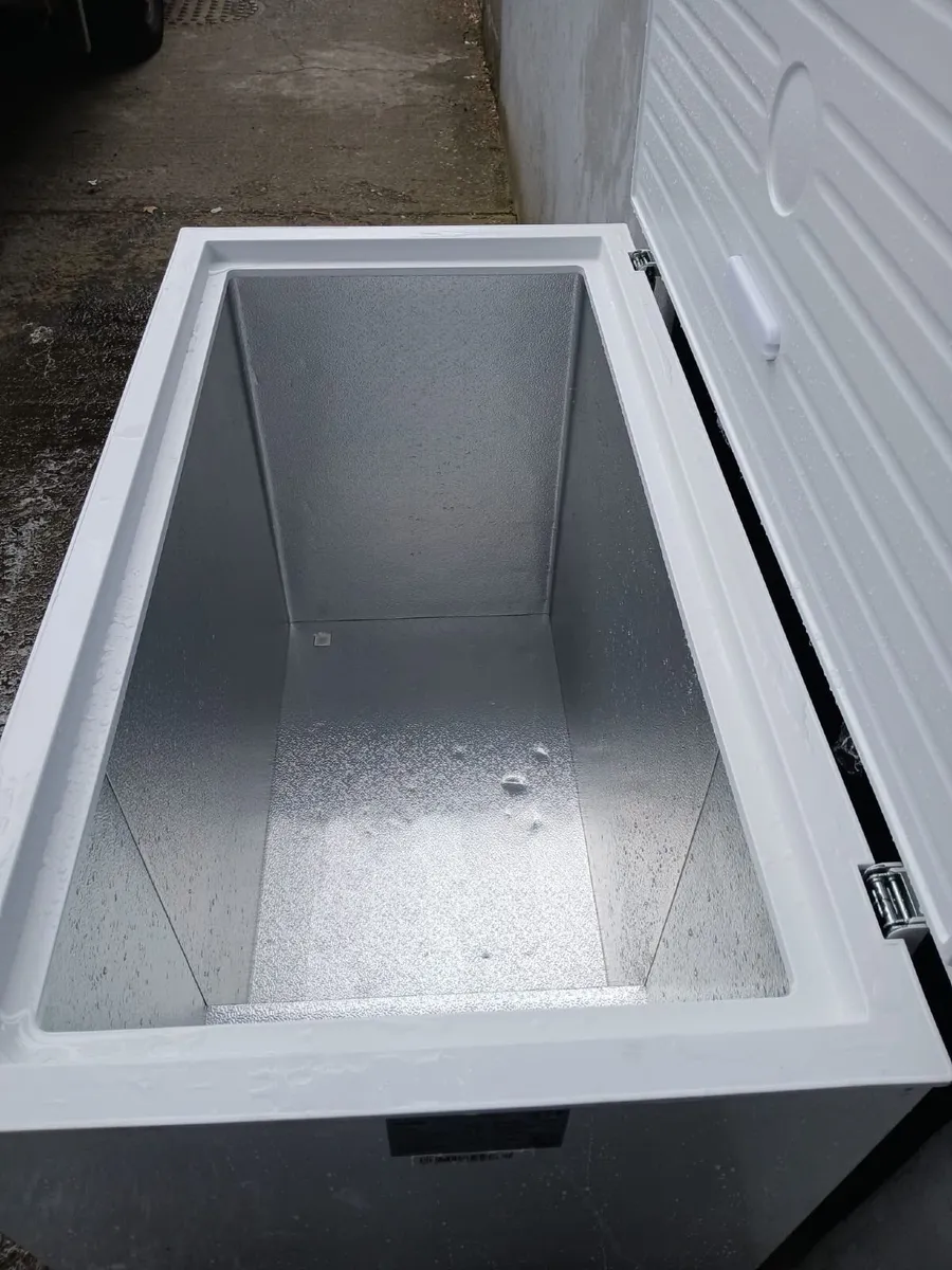 EX DISPLAY BRAND NEW CHEST FREEZER - Image 2