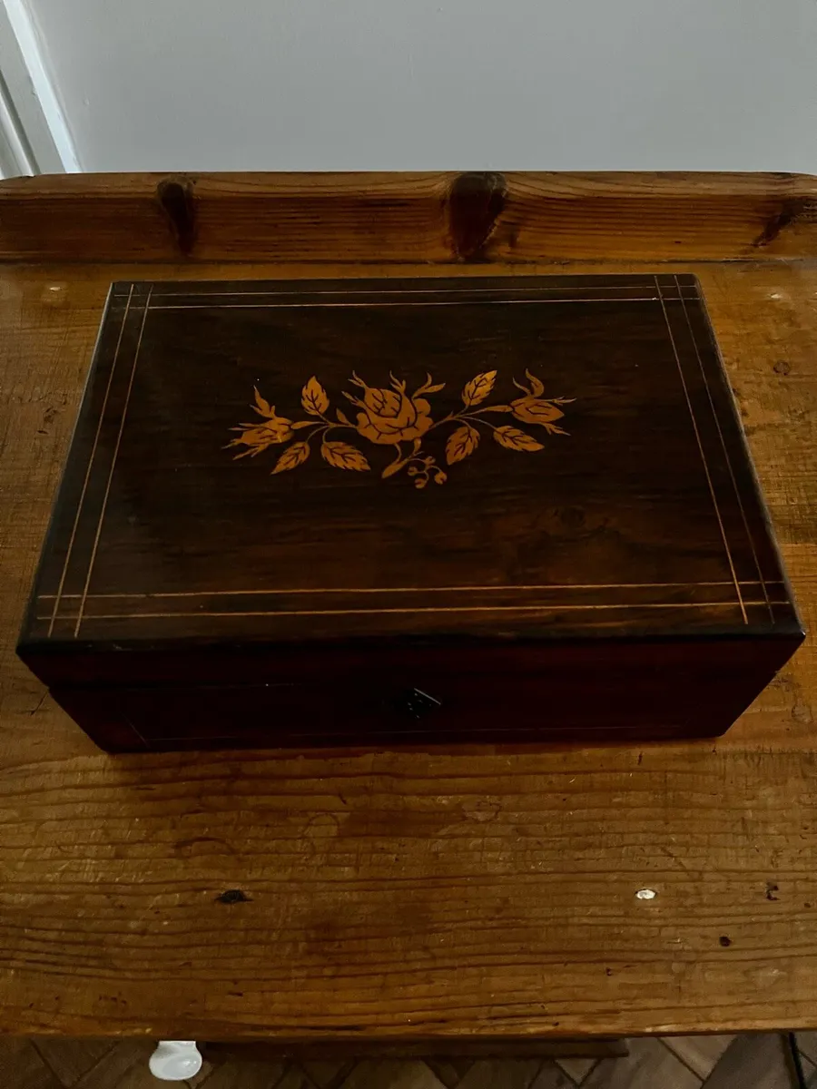 Antique box - Image 1