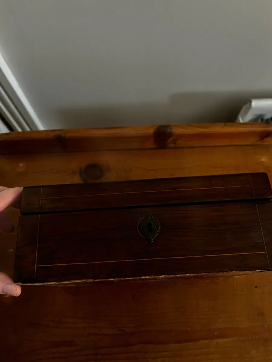 Antique box - Image 2