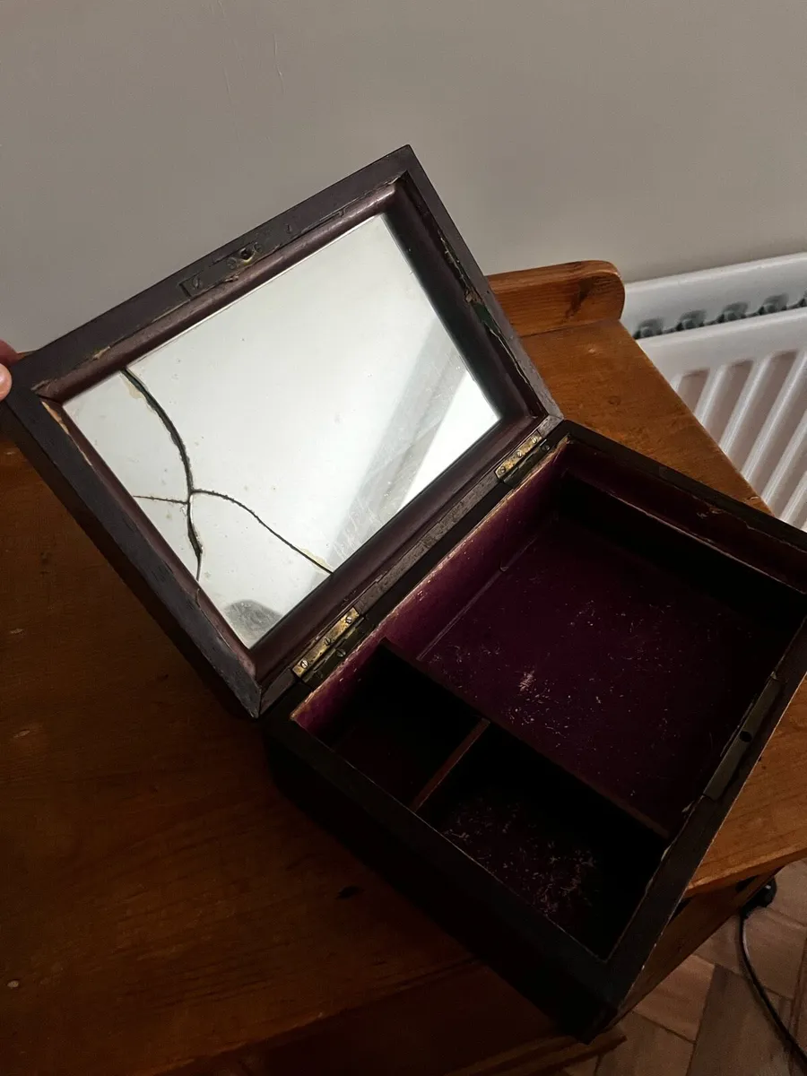 Antique box - Image 3
