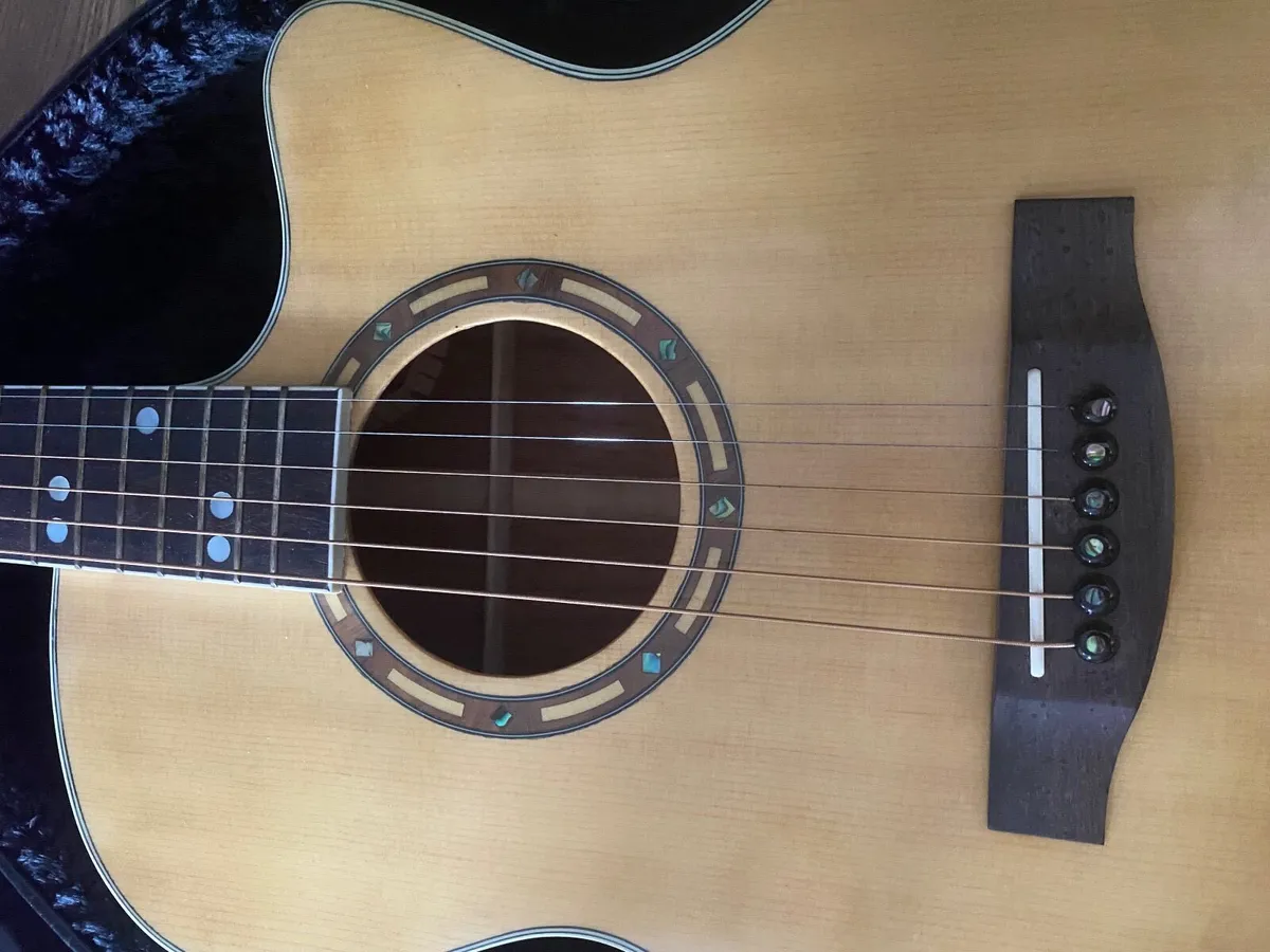 Guitar - Image 3