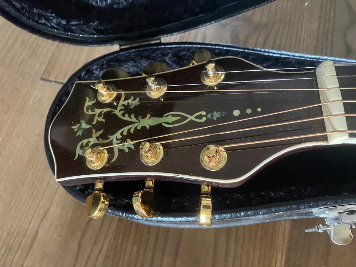 Guitar - Image 4