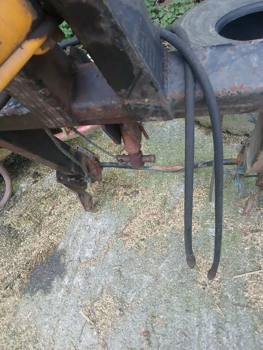 Rossmore fertiliser hoist - Image 2