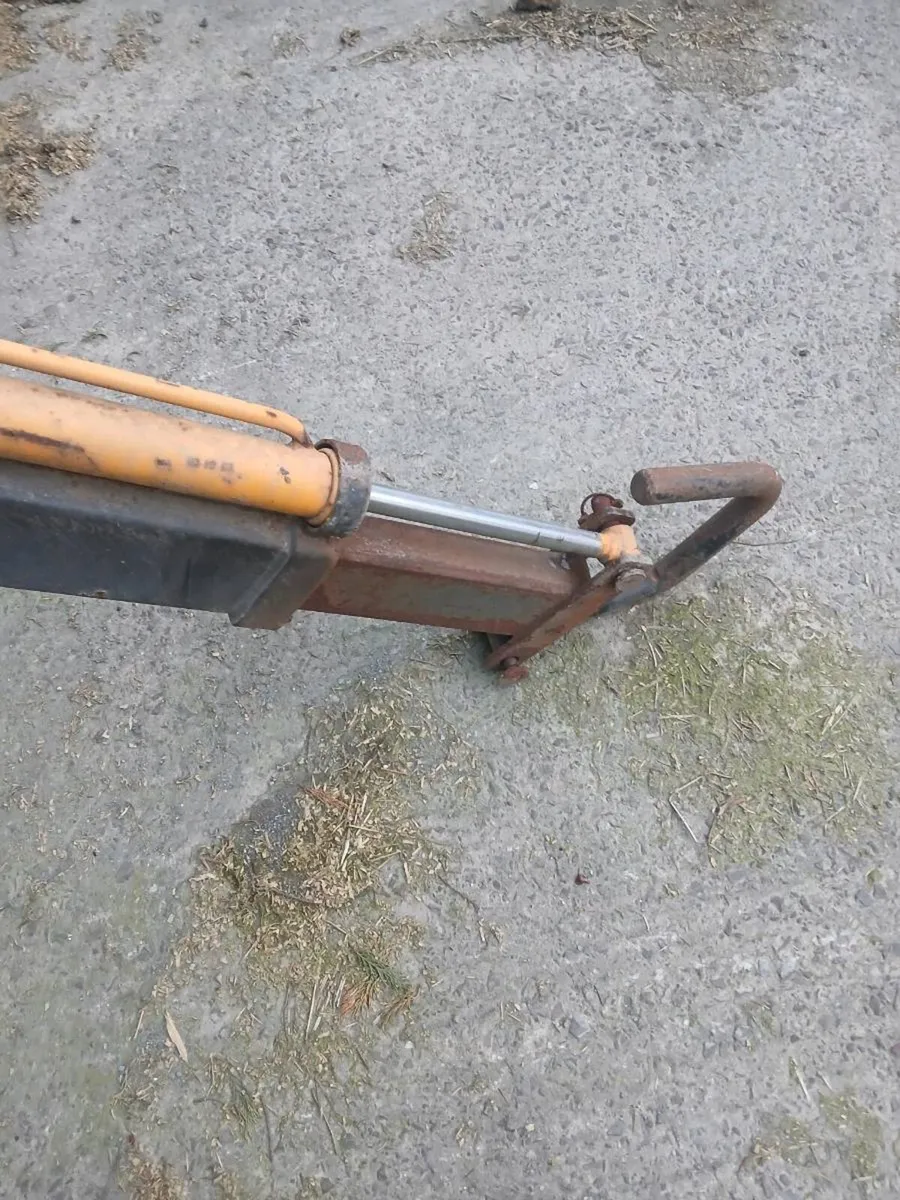 Rossmore fertiliser hoist - Image 4