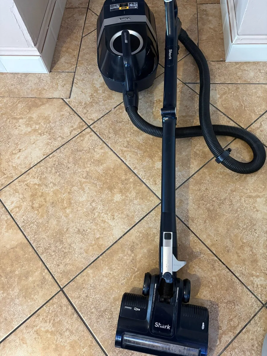 Shark perfect working order very good suction - Image 1