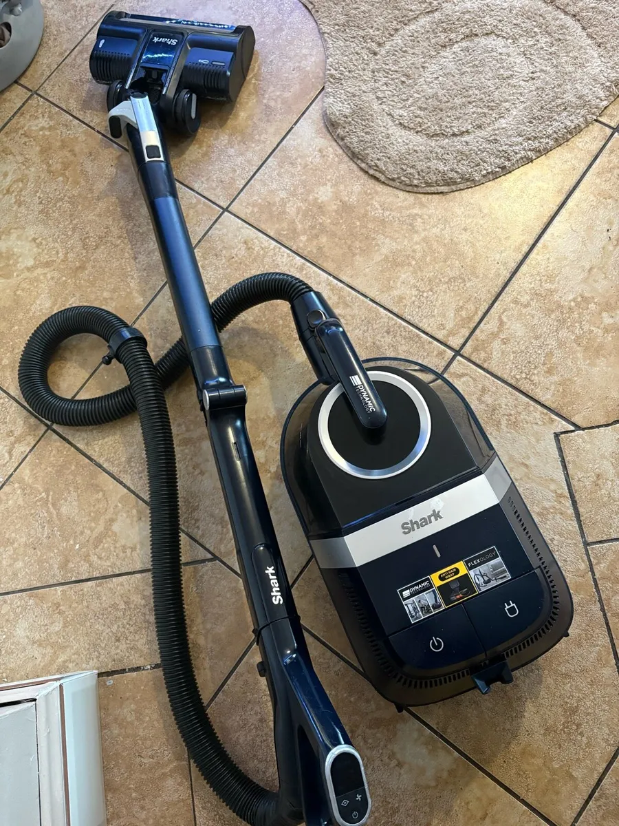 Shark perfect working order very good suction - Image 2