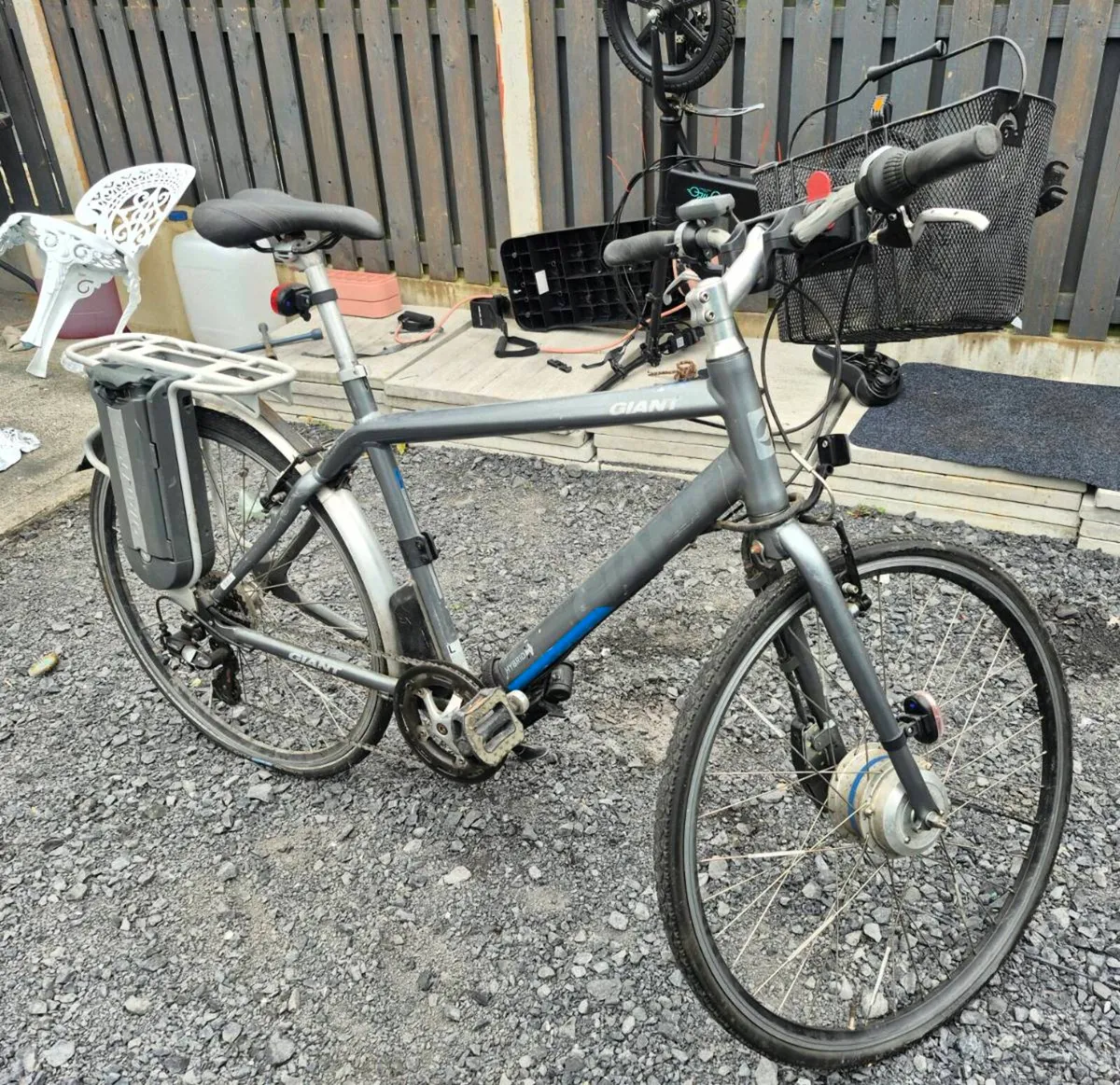 GIANT TWIST EXPRESS RS2 ELECTRIC BIKE HALF NO CHAR - Image 1