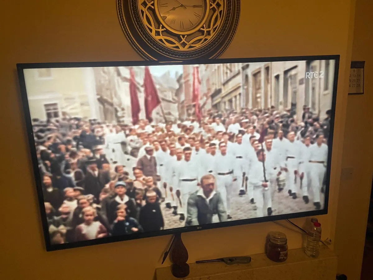 LG Smart Tv 55’ inch - Image 2