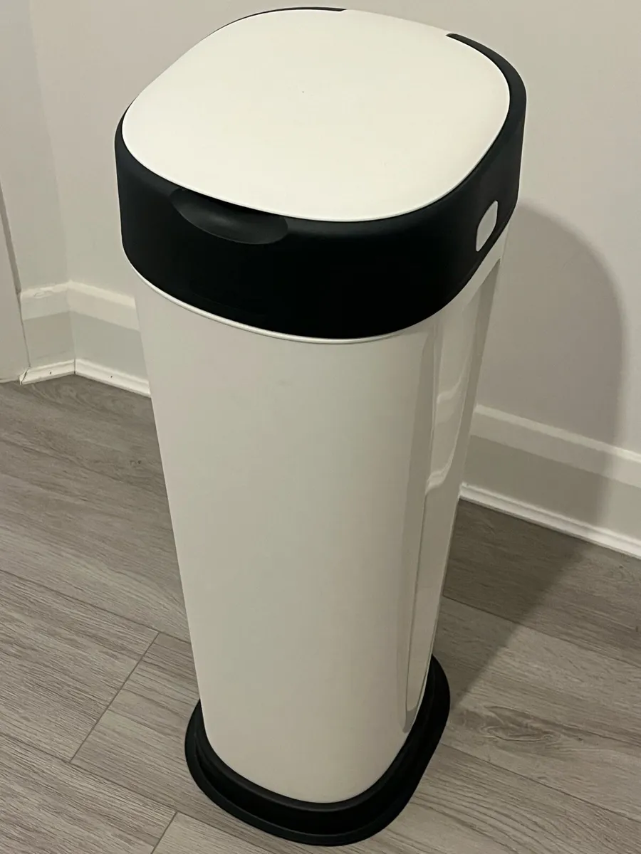 Tommee Tippee XL nappy bin - Image 1