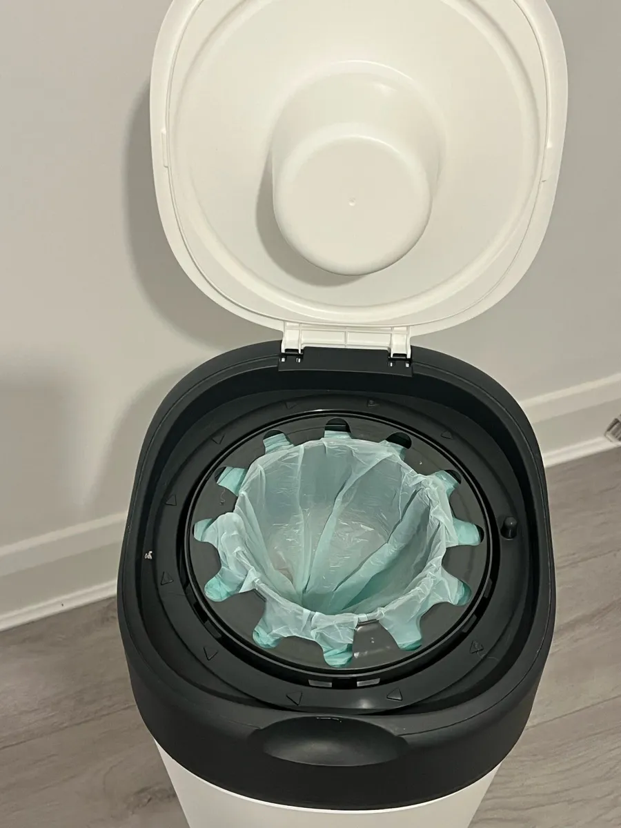 Tommee Tippee XL nappy bin - Image 3