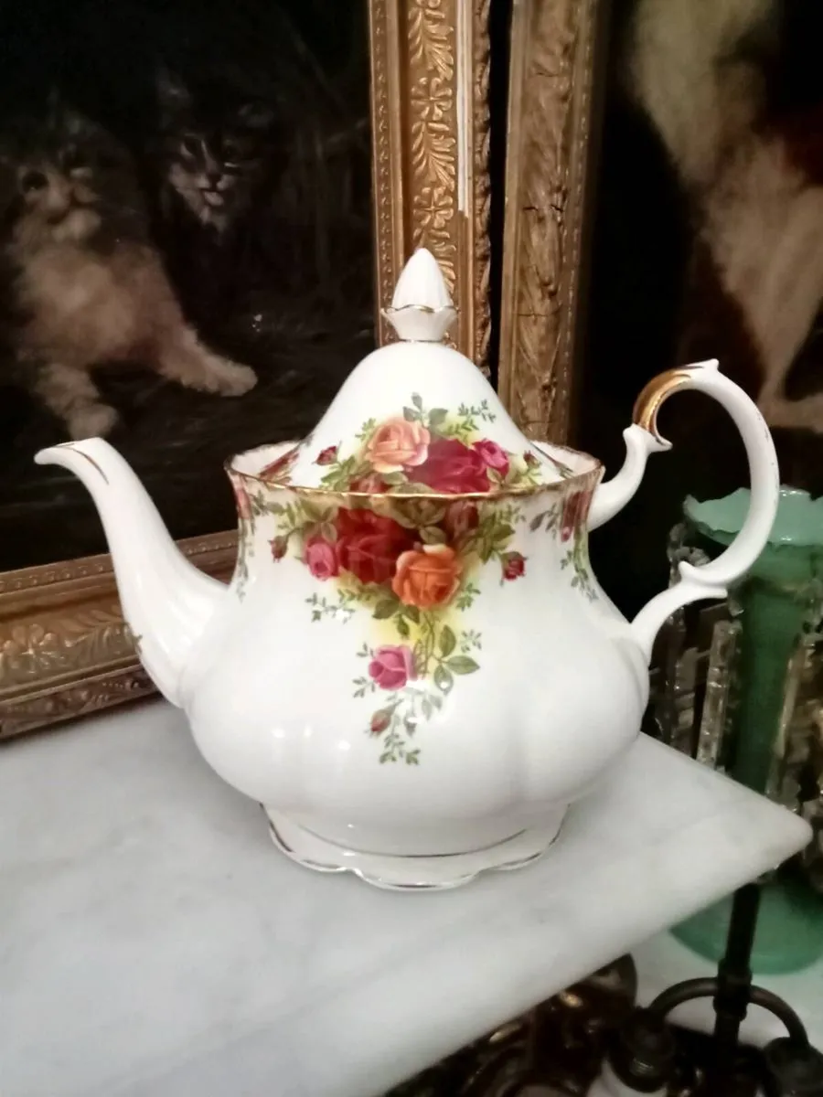 Royal Albert Old Country Roses large Teapot - Image 1