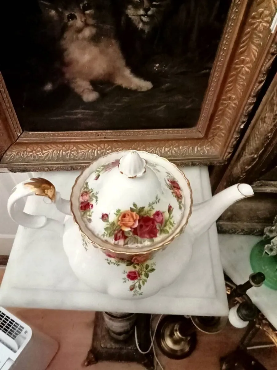 Royal Albert Old Country Roses large Teapot - Image 3
