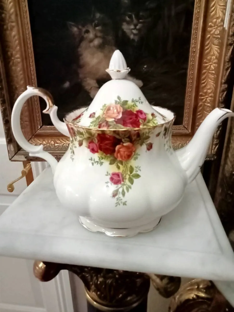 Royal Albert Old Country Roses large Teapot - Image 4