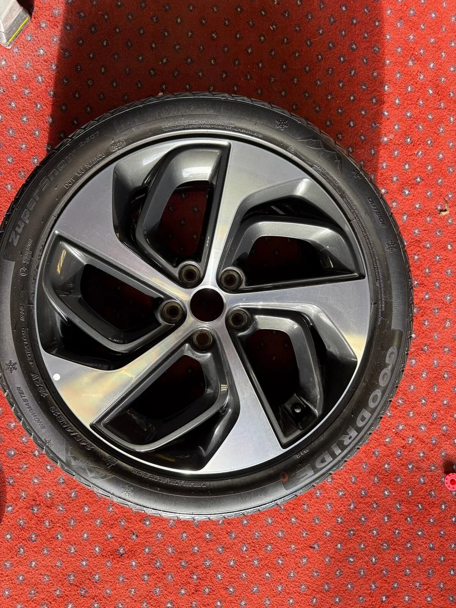 Hyundai Tucson wheel - Image 1