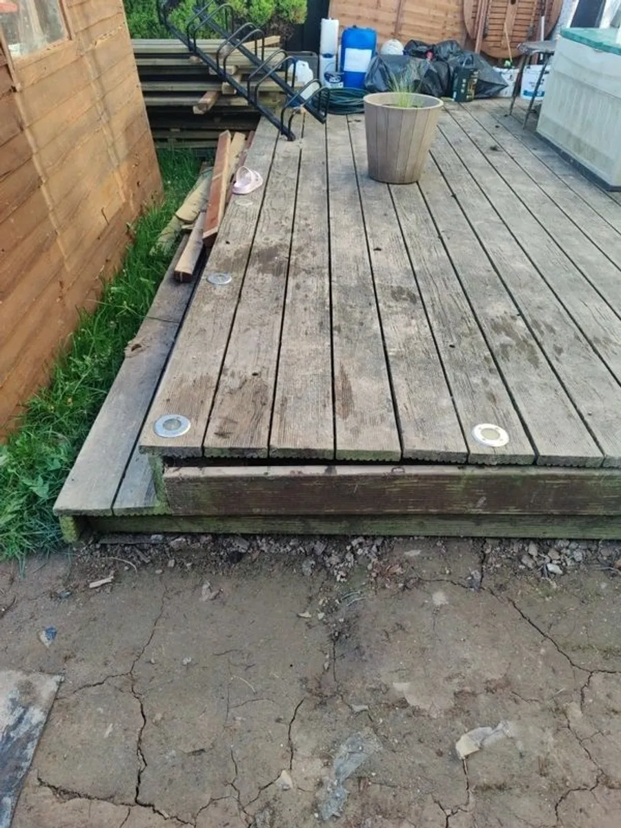Free old shed and decking - Image 4