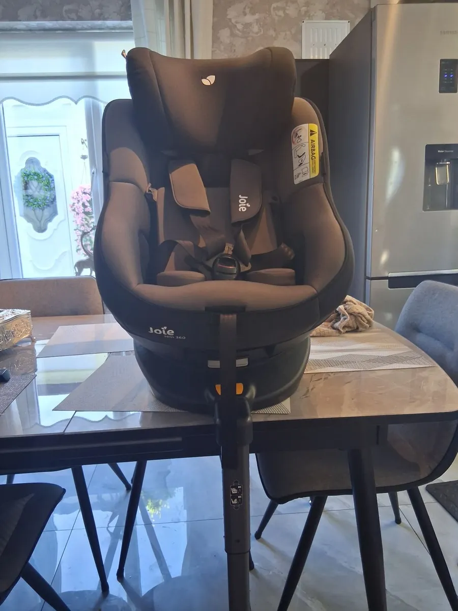 Car seat - Image 1