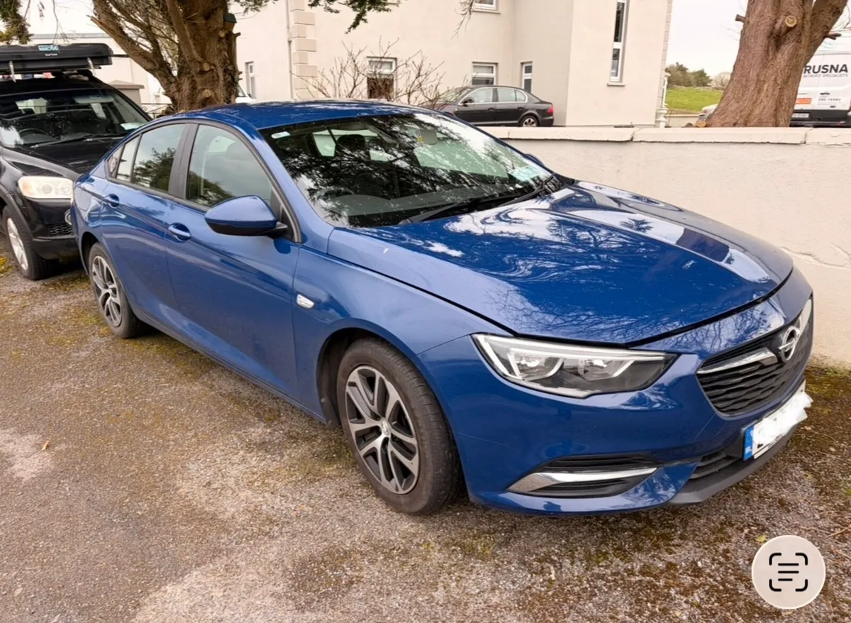 202 Opel Insignia - Image 1