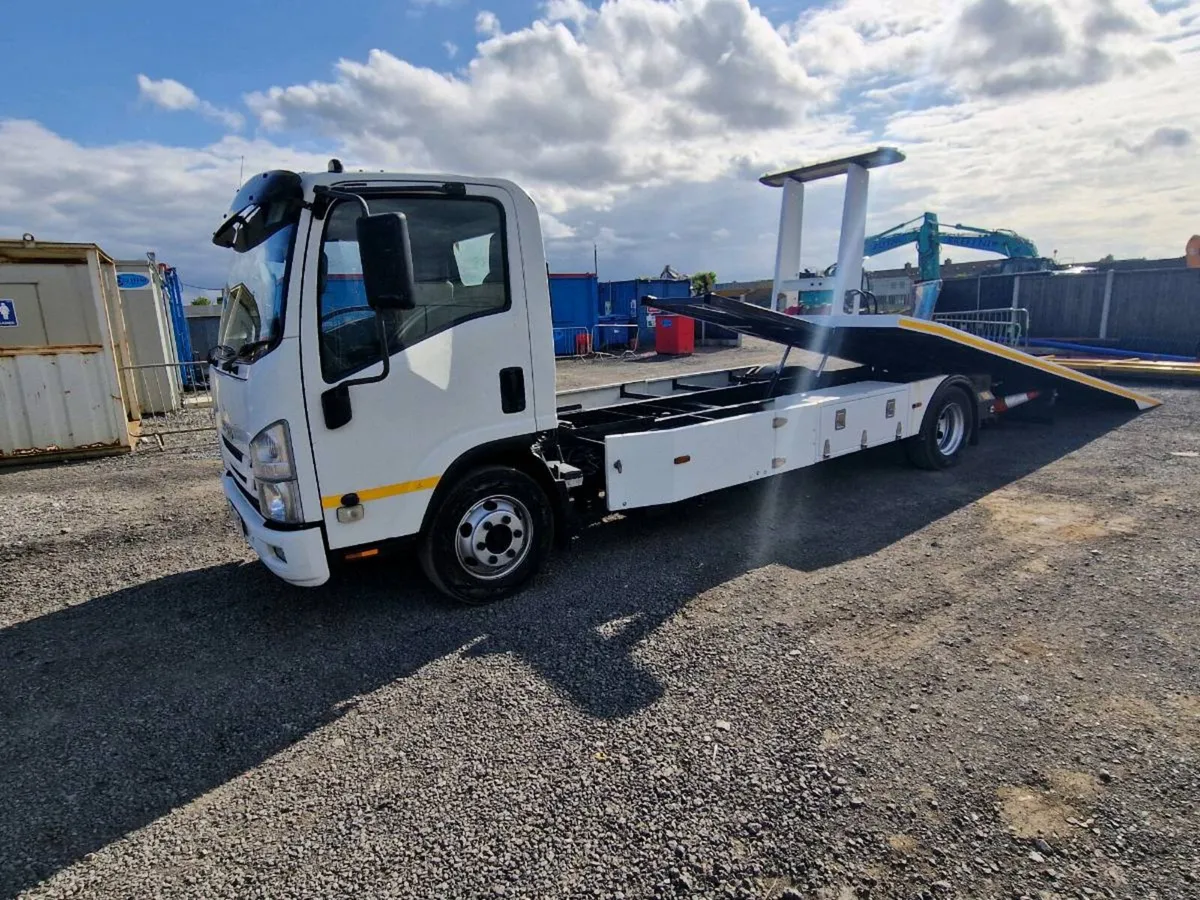 Isuzu recovery truck - Image 2