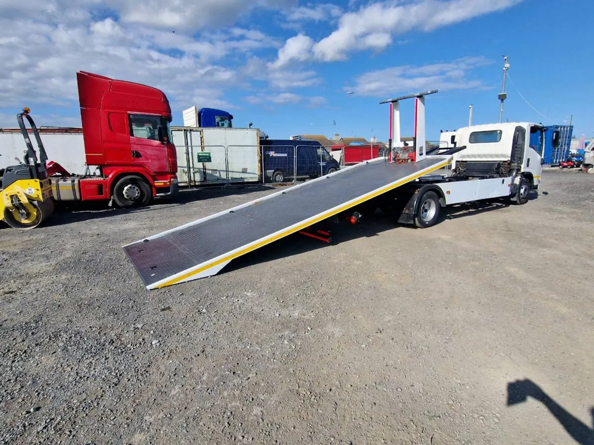 Isuzu recovery truck - Image 3