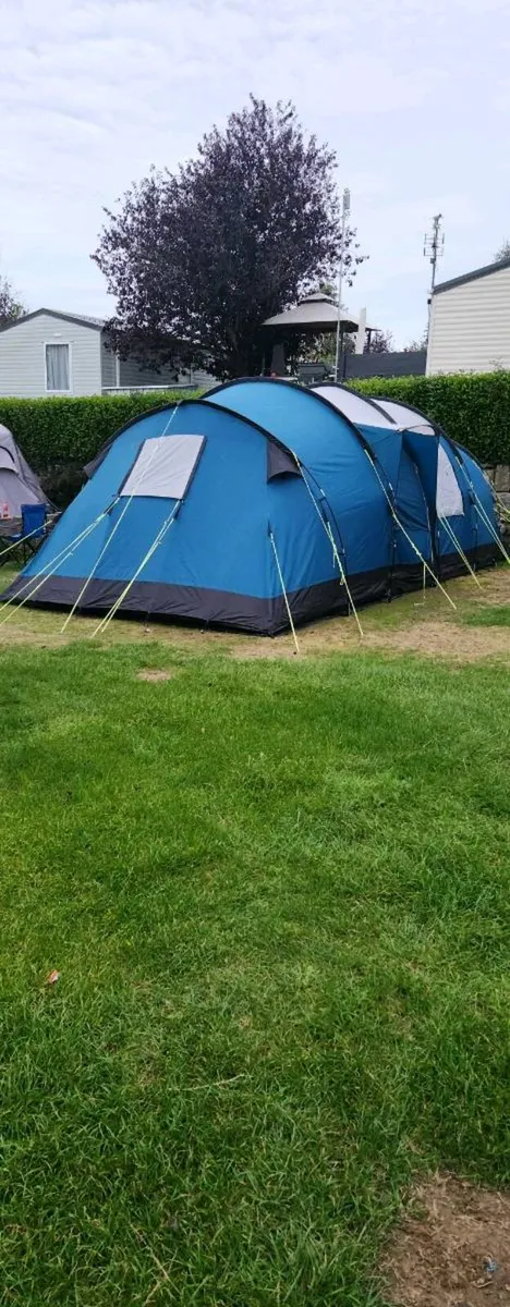 Royal 8 man tent - Image 1