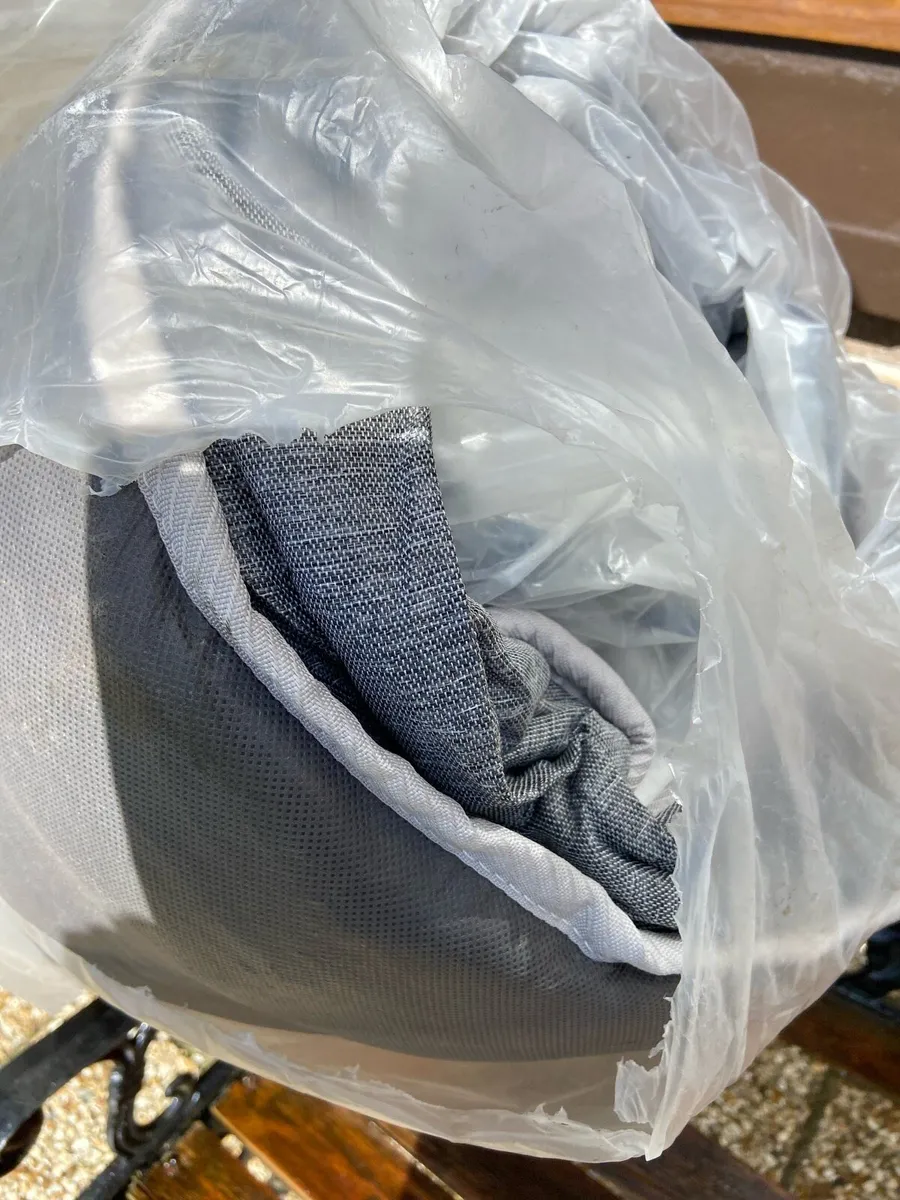 4 ft  6. Mattress - Image 3