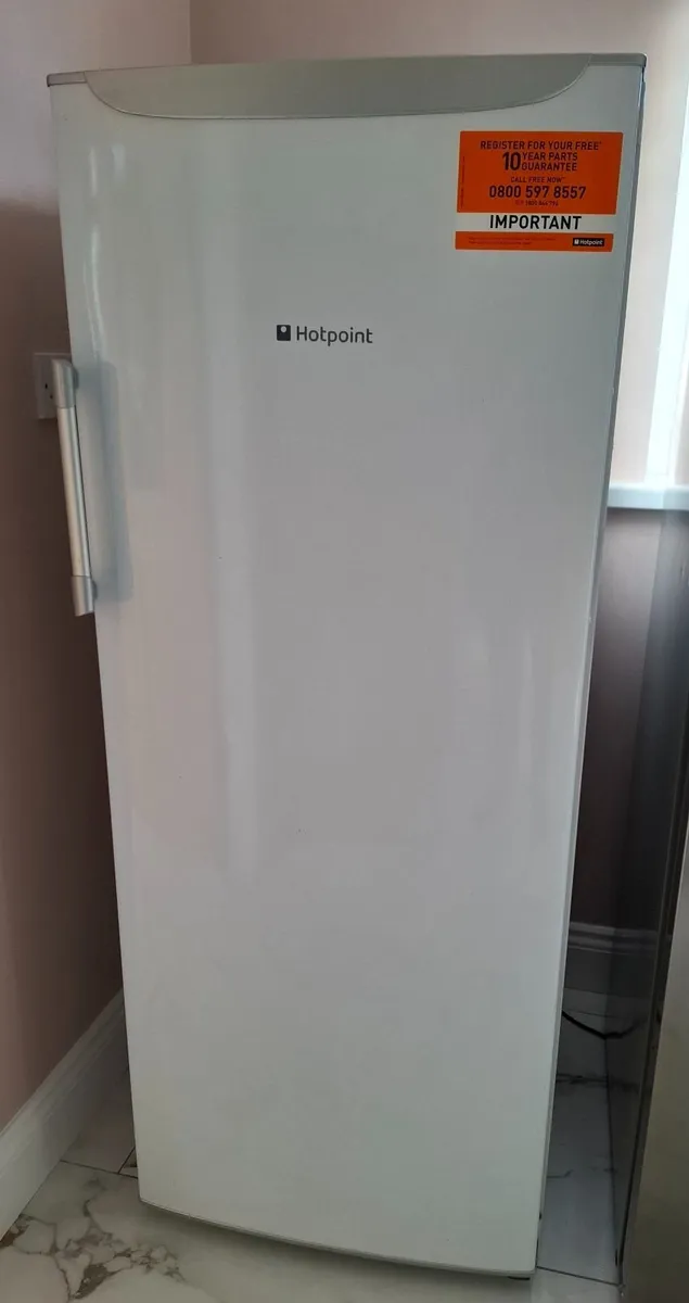5ft Stand alone Fridge - Image 1