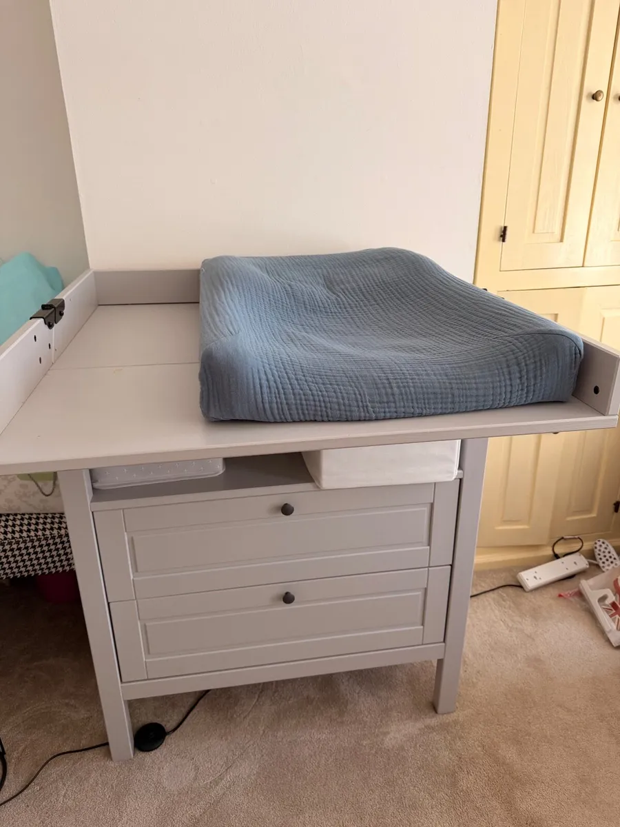 Changing table - Image 1