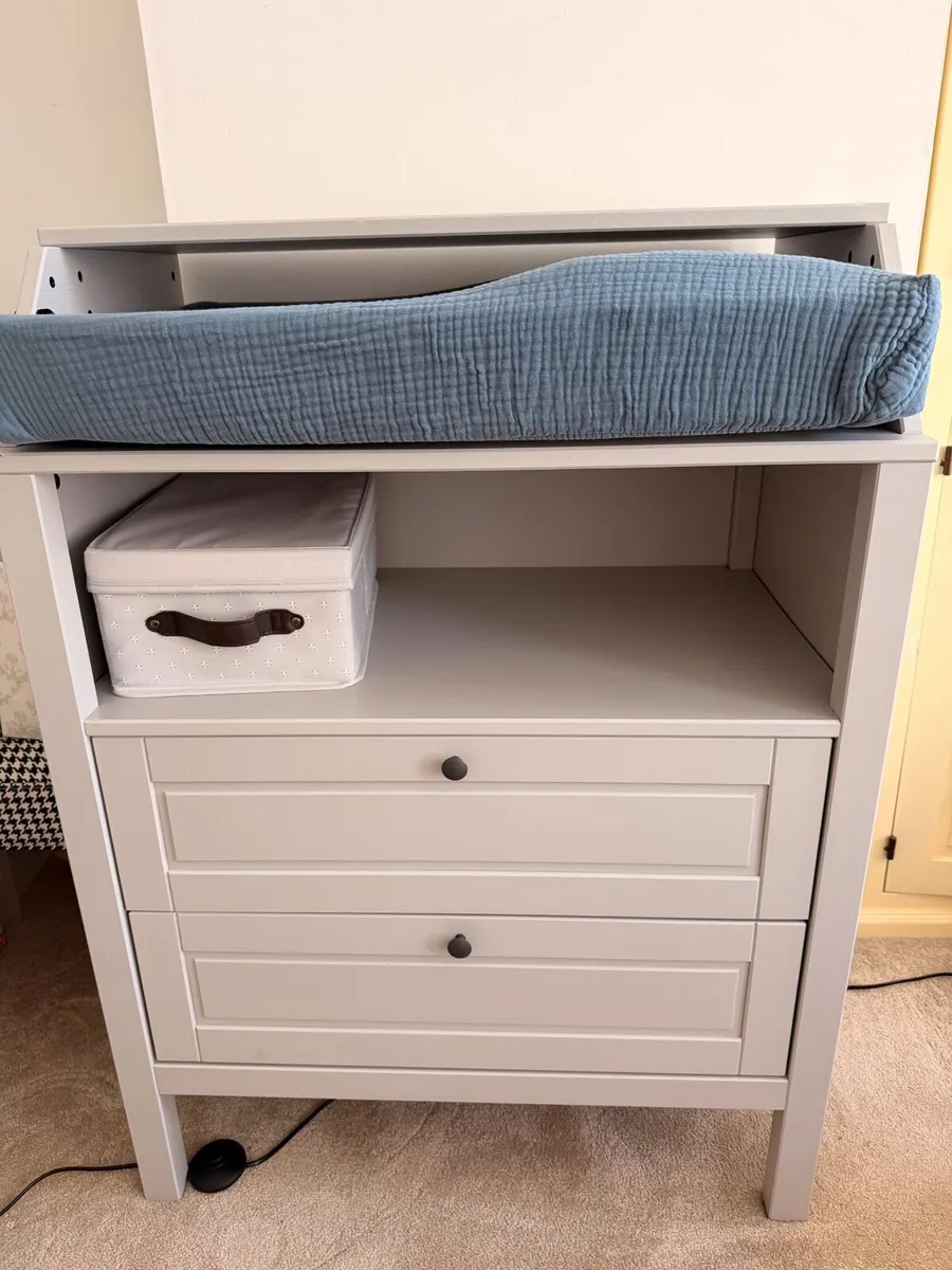 Changing table - Image 3