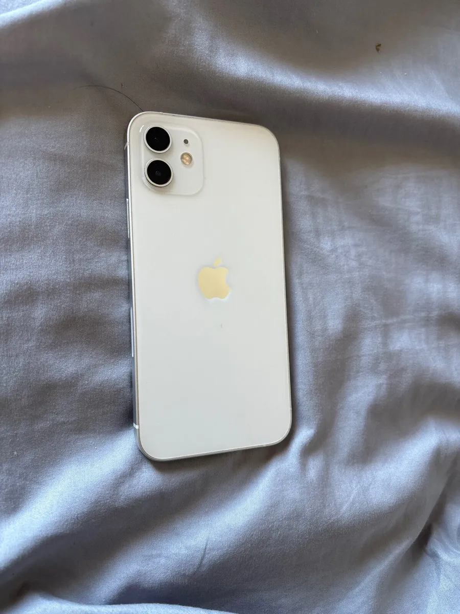 iPhone 12 - Image 2