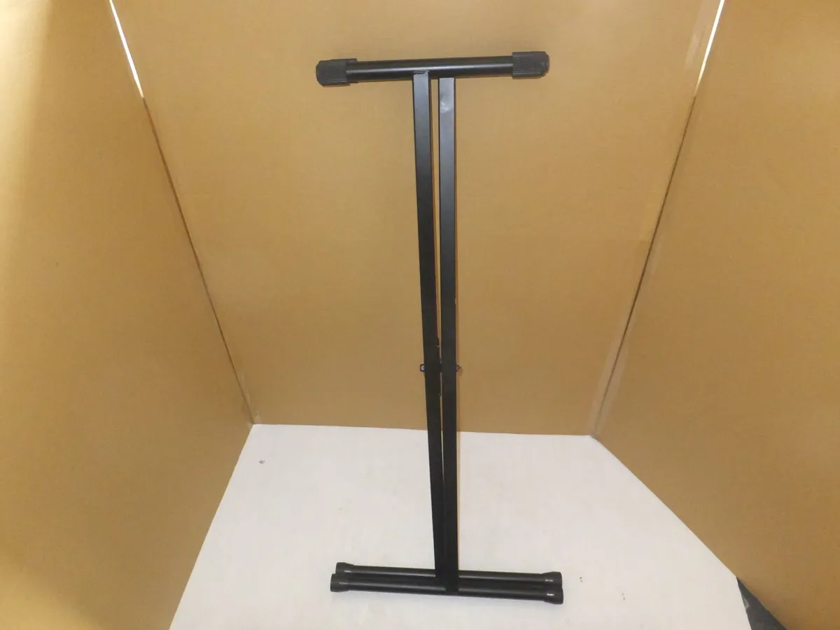 Yamaha portatone music keyboard With stand - Image 2