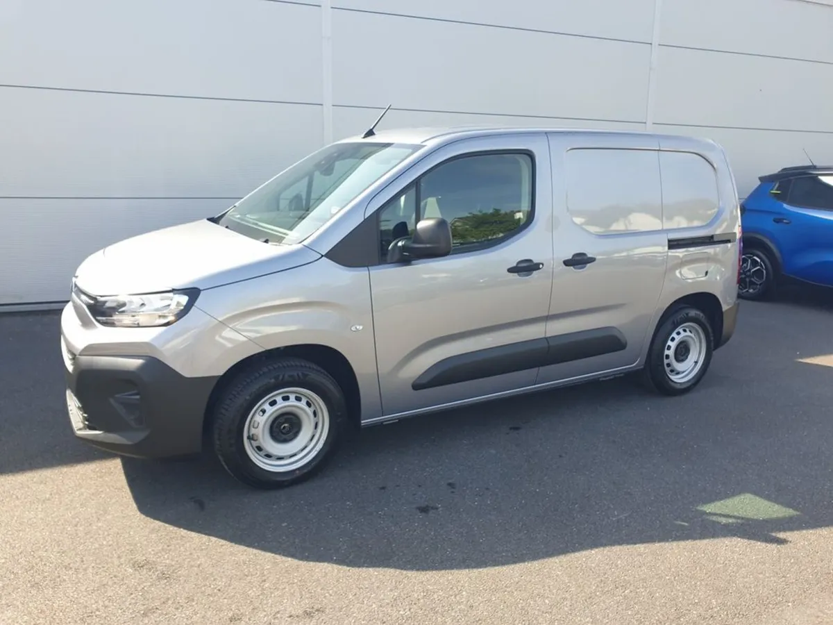 Citroen Berlingo DISPLAY MODEL: NEW 261 REGISTRATI - Image 3