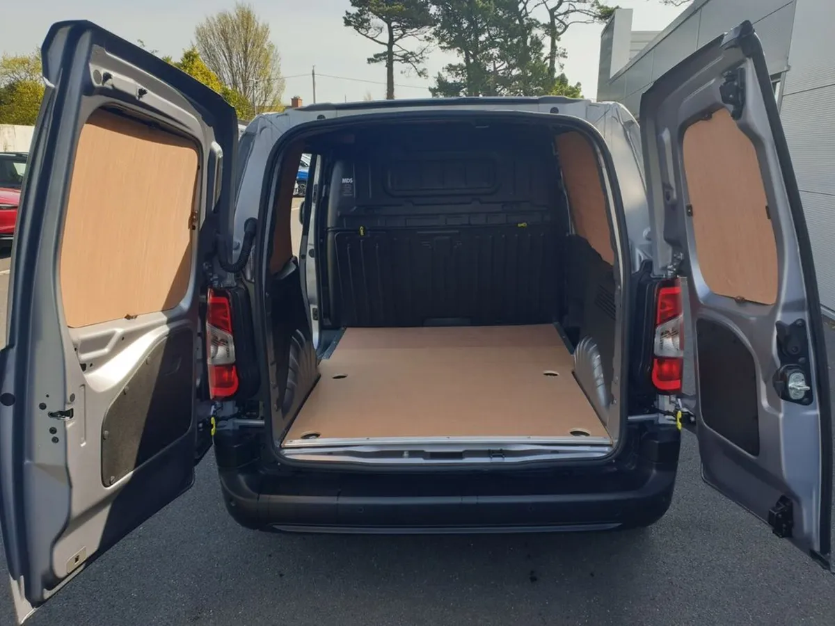 Citroen Berlingo DISPLAY MODEL: NEW 261 REGISTRATI - Image 4