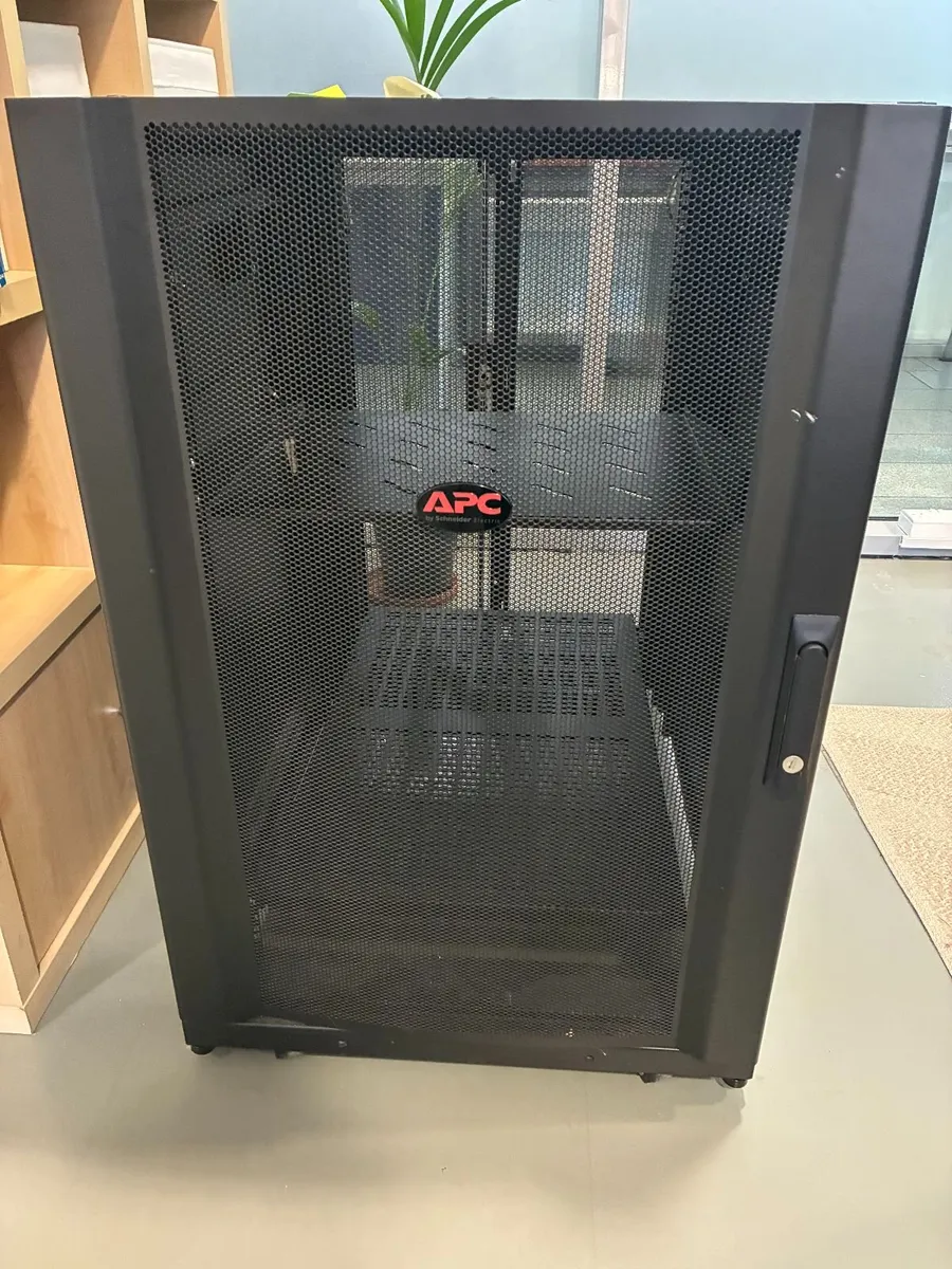 APC Netshelter Server Rack Enclosure - SX 18u - Image 1