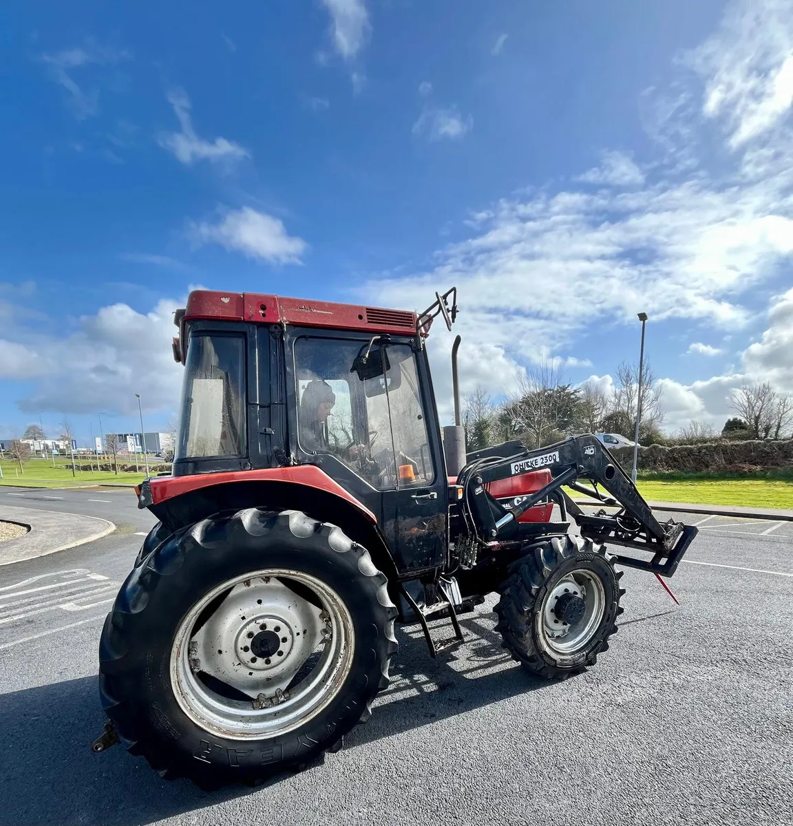 Case international 885XL 4WD - With Loader - Image 4